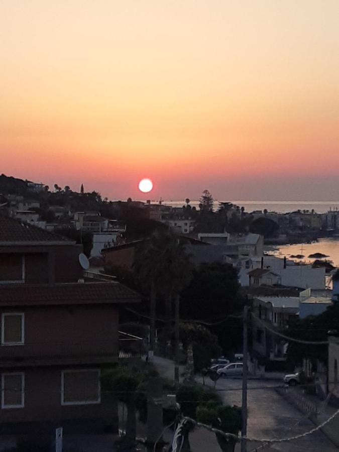 Bed & Breakfast Dietro Le Mura Aci Castello Exterior photo