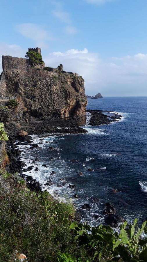 Bed & Breakfast Dietro Le Mura Aci Castello Exterior photo